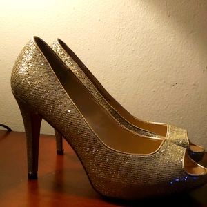 Lightly used 4inch gold glitter heels